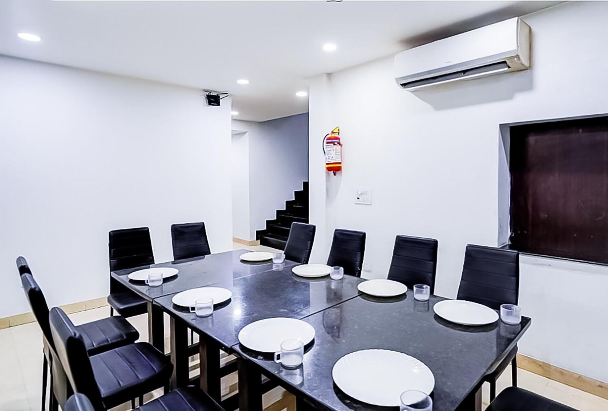 Family Rooms Inn - Shalimarbagh ニューデリー エクステリア 写真