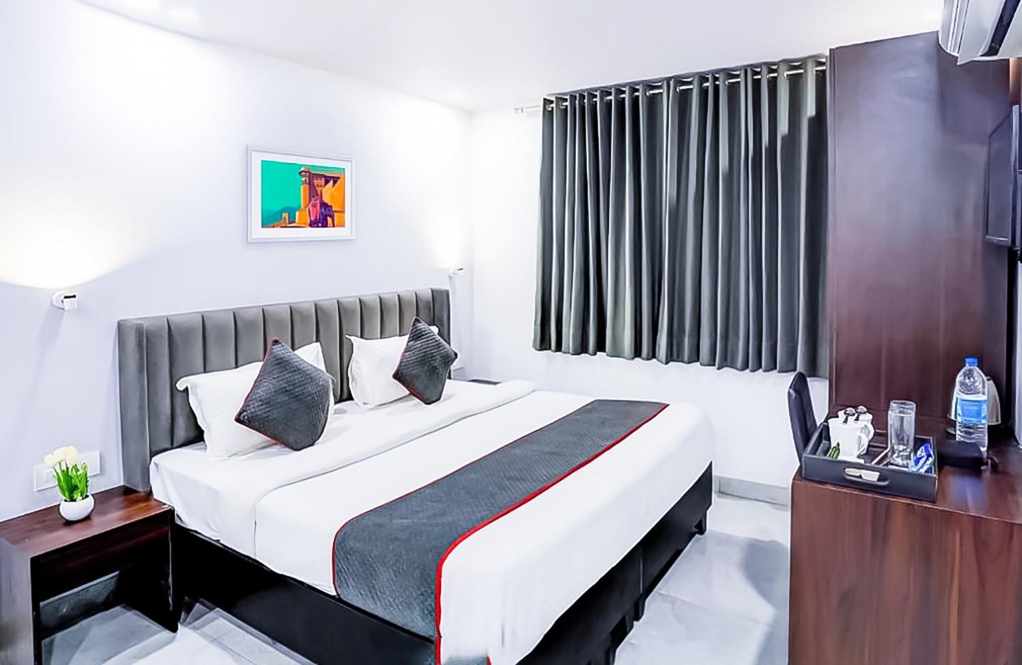 Family Rooms Inn - Shalimarbagh ニューデリー エクステリア 写真