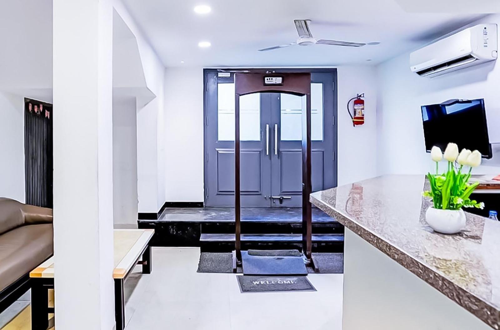 Family Rooms Inn - Shalimarbagh ニューデリー エクステリア 写真